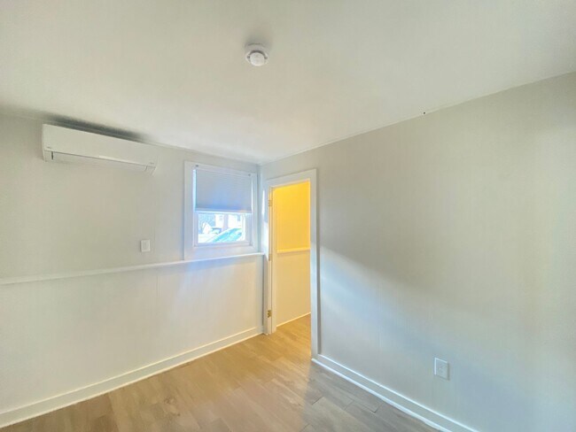 Building Photo - 30 Thorwald Ave