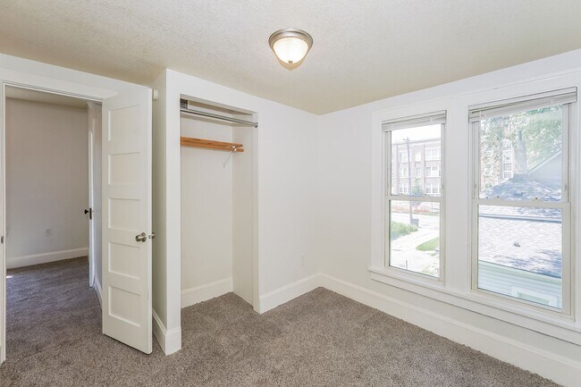 Building Photo - 1115 1/2 4th Street NE