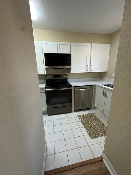 Building Photo - 621 W Indiana Ave