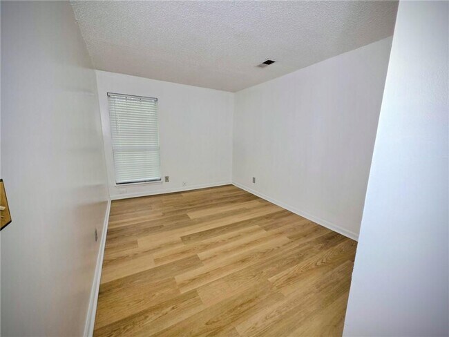 Building Photo - 590 Windchase Ln