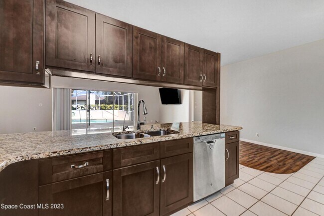 Building Photo - Suntree living