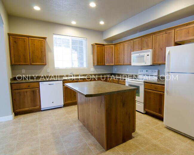 Building Photo - 1054 W 70 N
