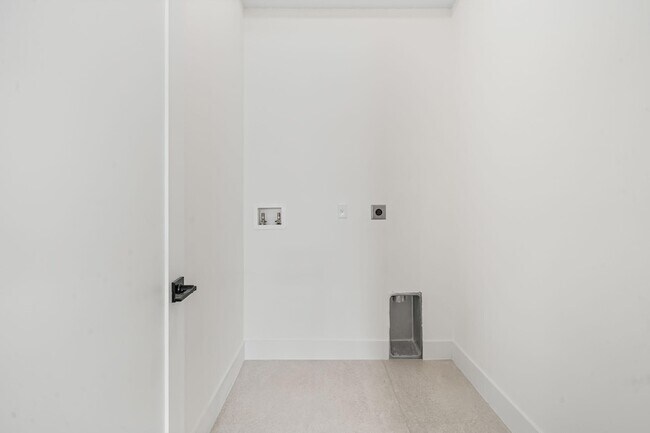 Building Photo - 632 SE Seahouse Dr