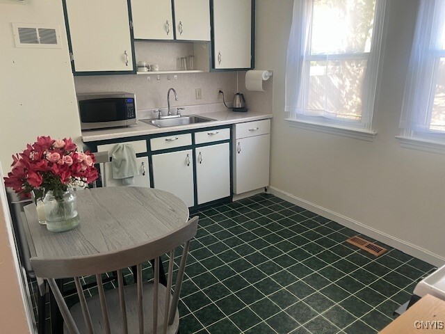 Building Photo - 302 Twin Elms Ln