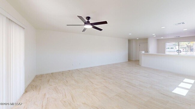 Building Photo - 2574 W Southern Star Dr