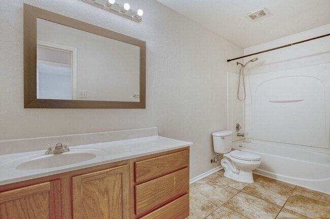 Building Photo - Charming & Spacious 4 Bedroom 2 and Half bath Home with Open Living, Modern Updates, and Private ...