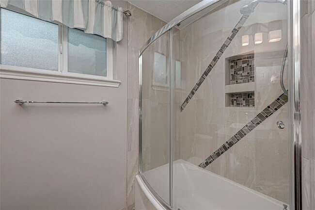 Building Photo - 11627 Briar Rose Dr
