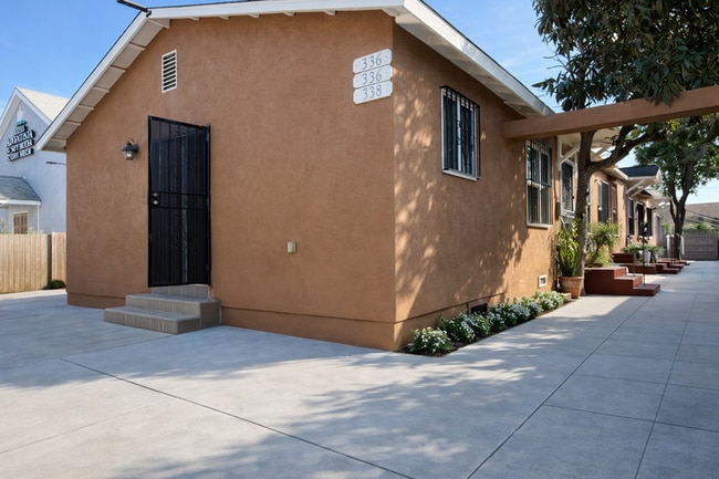 Building Photo - 338 W 61st St