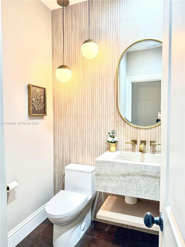 Building Photo - 400 Alexandra Cir