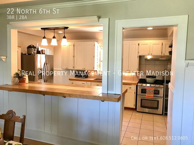 Building Photo - Updated 3 bedroom plus Den house near East...