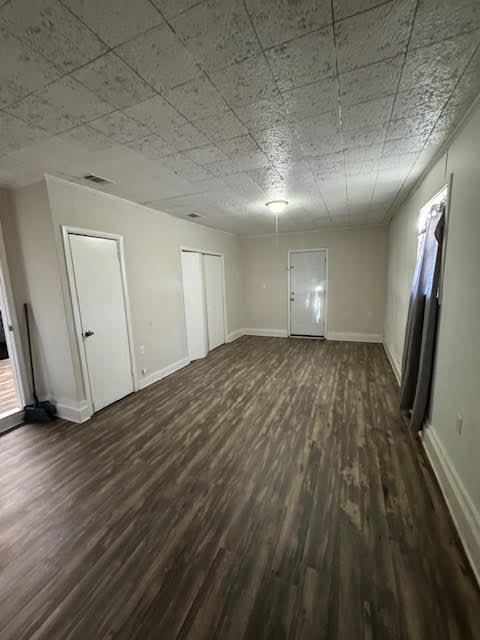 Building Photo - 5700 Eastwood Dr