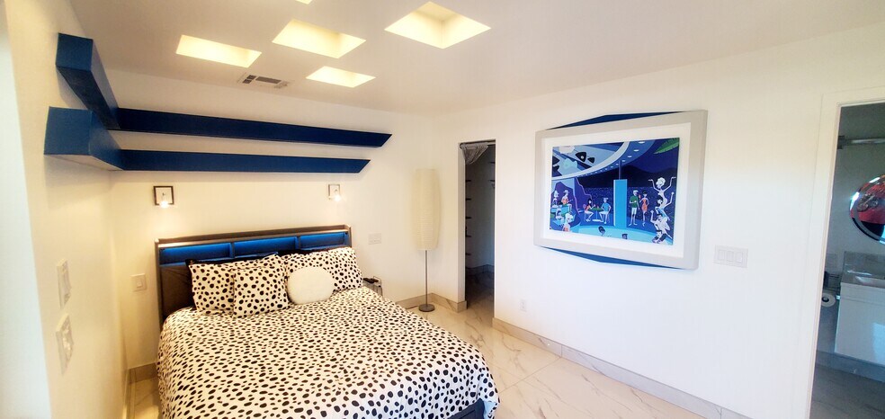 Building Photo - 467 S Calle El Segundo