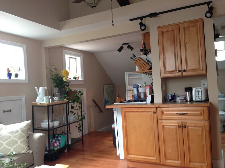 Building Photo - 889 Hope St