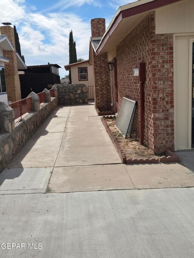 Building Photo - 11188 Shoreline Dr