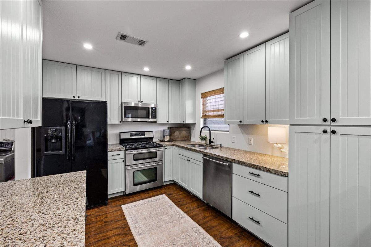 Building Photo - 2512 Azalea Ct