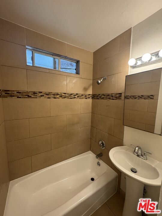 Building Photo - 4115 W Century Blvd