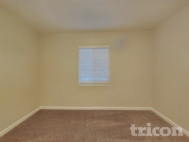 Building Photo - 2749 El Rey St