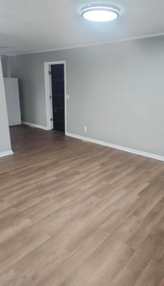 Building Photo - 1208 Venetian Cir