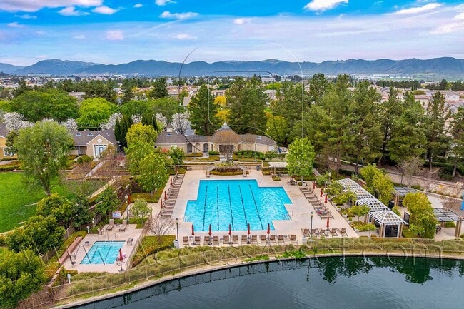Building Photo - Spacious & Stylish 3 Bed/3.5 Bath Home In Temecula's Harveston Lake Community!