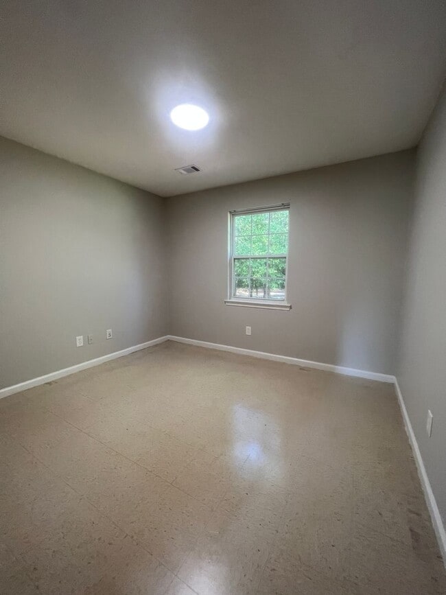 Building Photo - 8135-8135 Carlton Trail NW