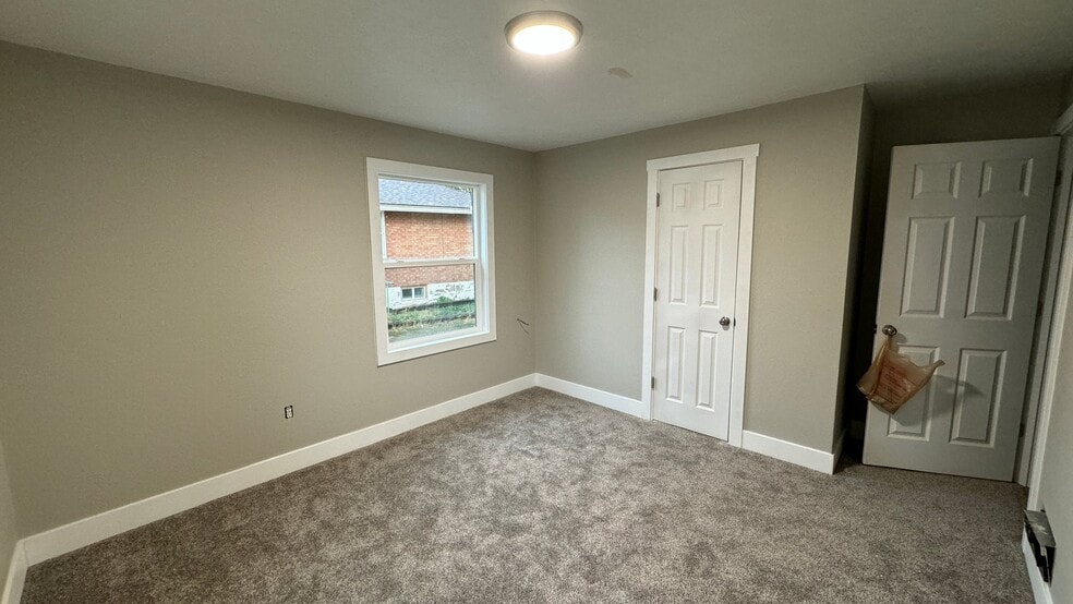 Building Photo - 507 Linden Dr