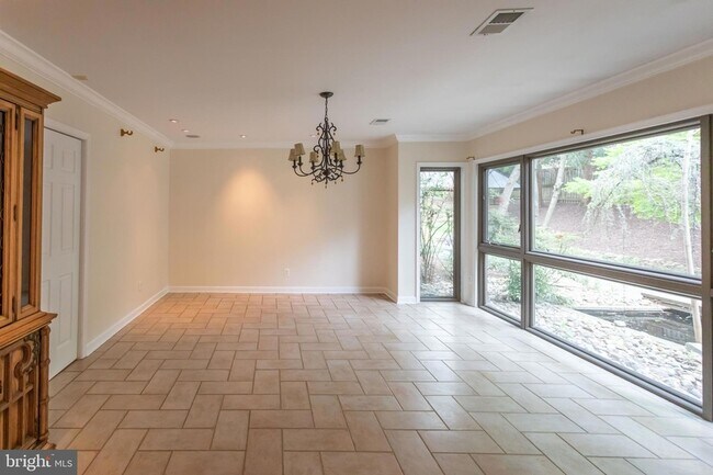Building Photo - 1434 Kirby Rd