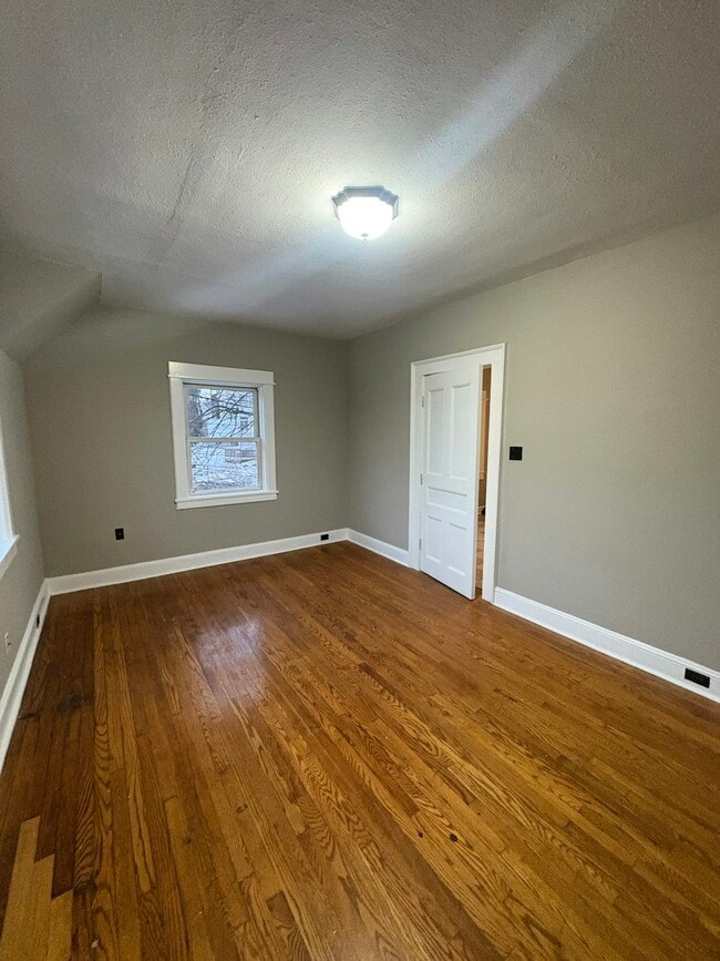 Building Photo - 509 Monroe Ave