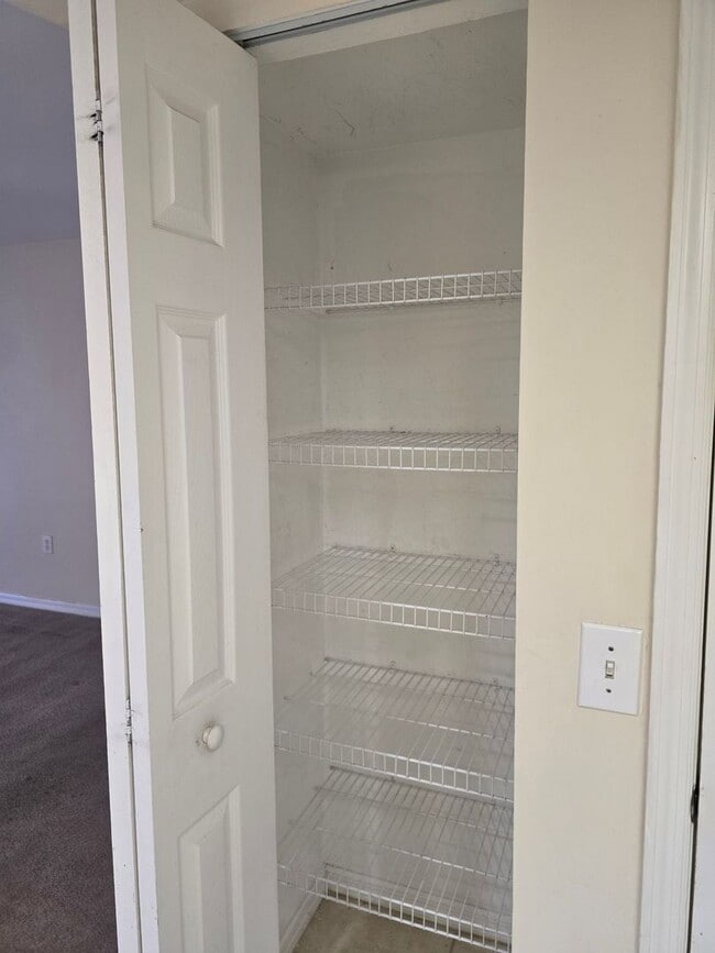 Building Photo - 3/2 2nd Floor Condo AVAILABLE NOW!