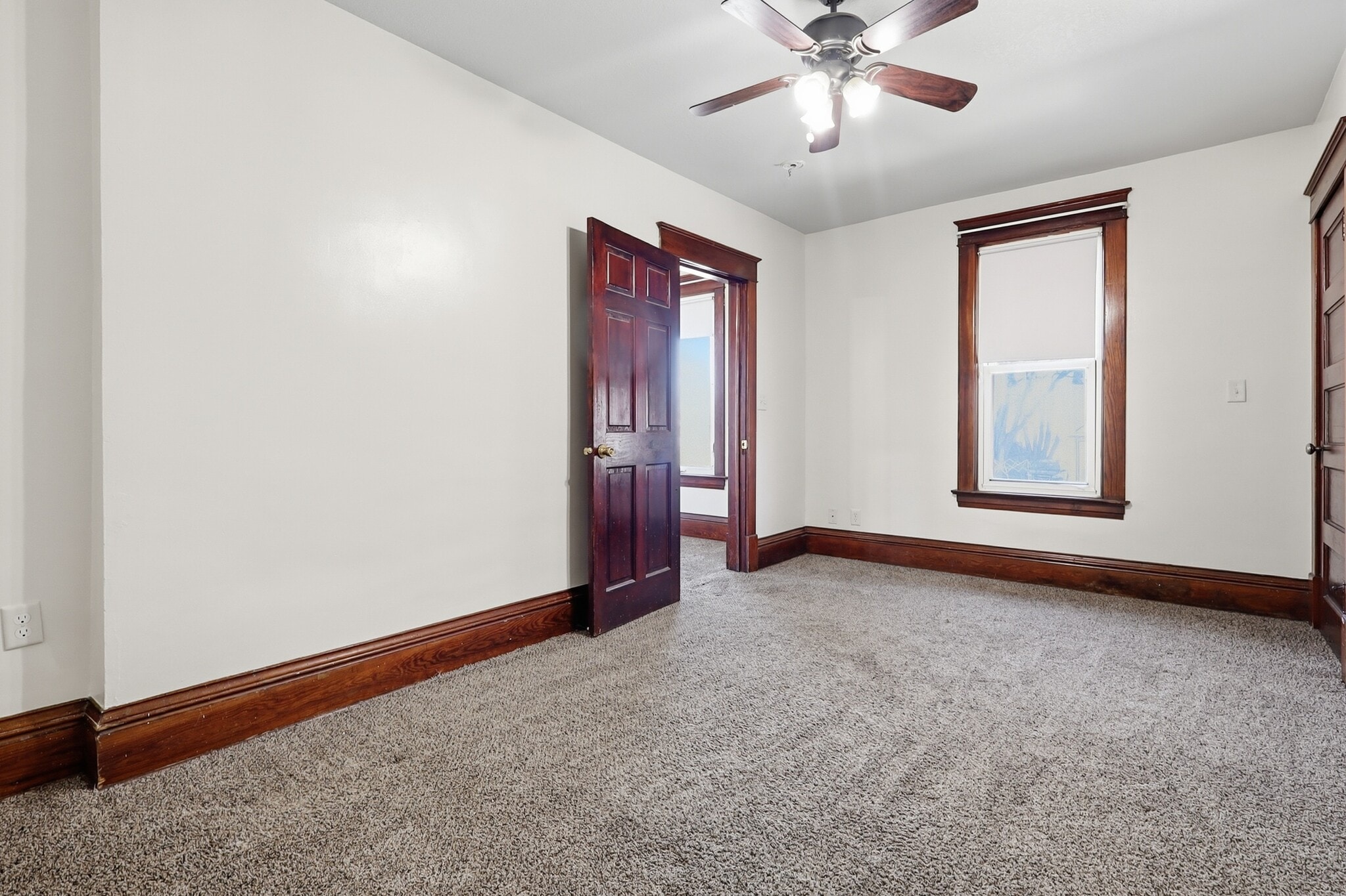 Building Photo - 104 Jessamine Ave W