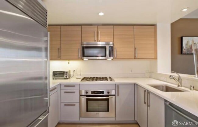 Building Photo - 555 4th St