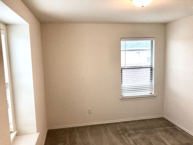 Building Photo - New Braunfels Location