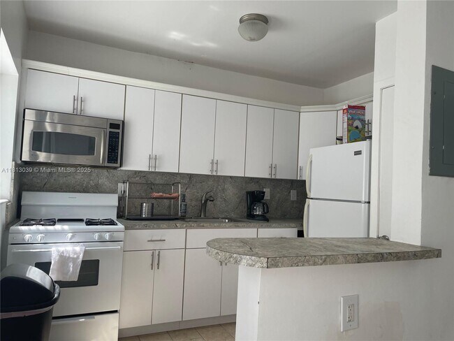 Building Photo - 865 80th St