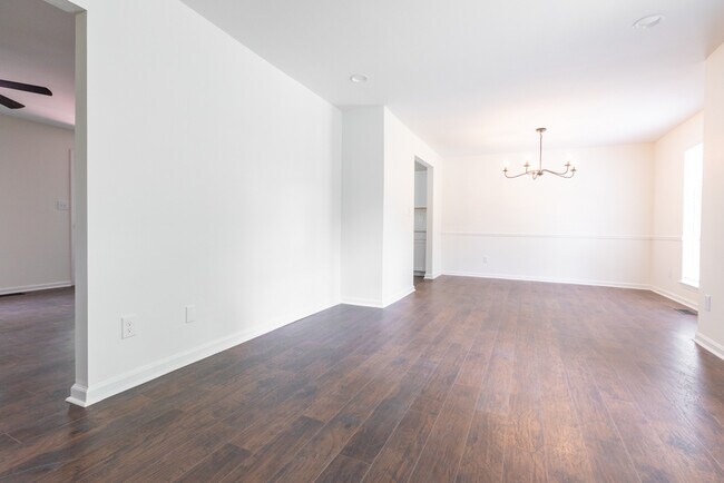 Building Photo - 605 Bonnie Bell Ln