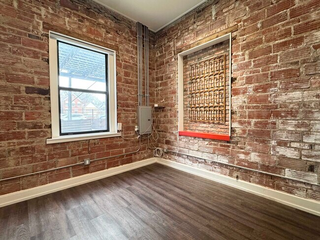 Building Photo - 1211 W 27th St