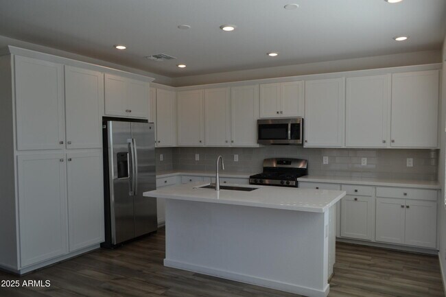 Building Photo - 4808 S Ferric
