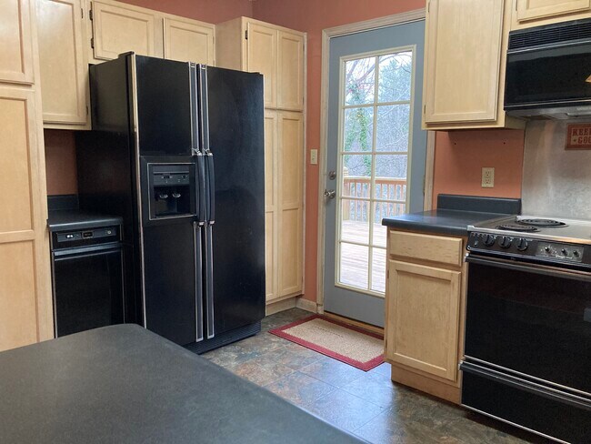 Kitchen - 60 Barnard Avenue