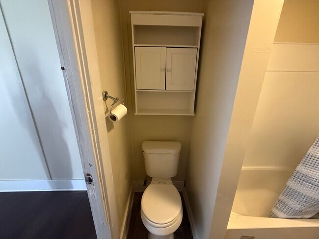 Building Photo - 2 Bedroom 1 Bath in East Hemet!