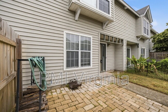 Building Photo - 5140 Glenwood Way