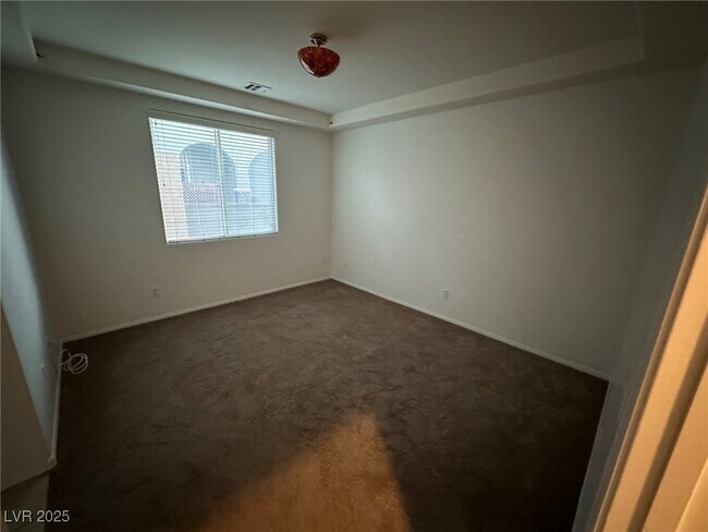 Building Photo - 972 Ambrosia Dr