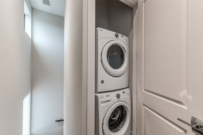 Building Photo - 1004 California St