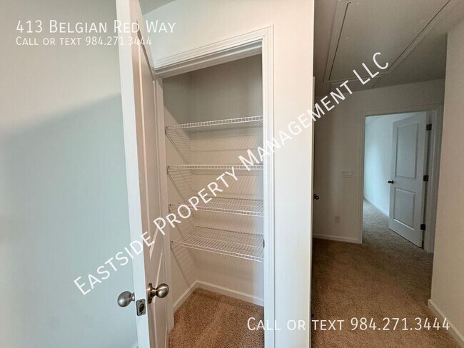 Building Photo - 413 Belgian Red Wy