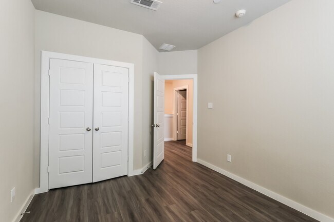 Building Photo - 18334 W Centro Cir