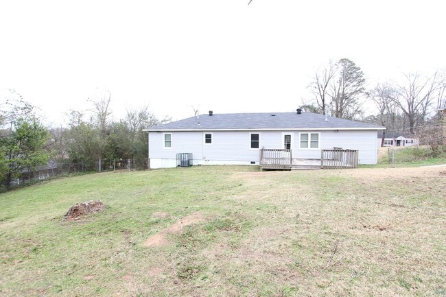 Building Photo - New On The Market! Cute! Cute! Cute! Better Hurry To See This One!!