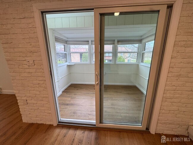 Building Photo - 11 Pine Cluster Cir