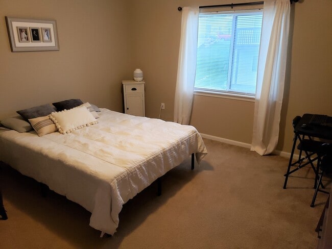 Building Photo - 3D Tour Available - Beautiful Townhome on West-Side of Manhattan! Available Now!