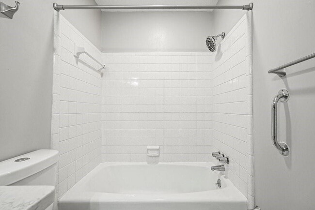 Building Photo - 1524 Brompton Ct