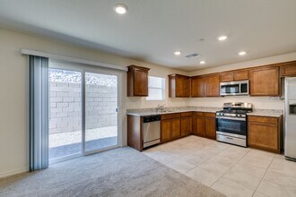 Building Photo - GORGEOUS TOWNHOME*UPGRADED*ALL APPLIANCES*...