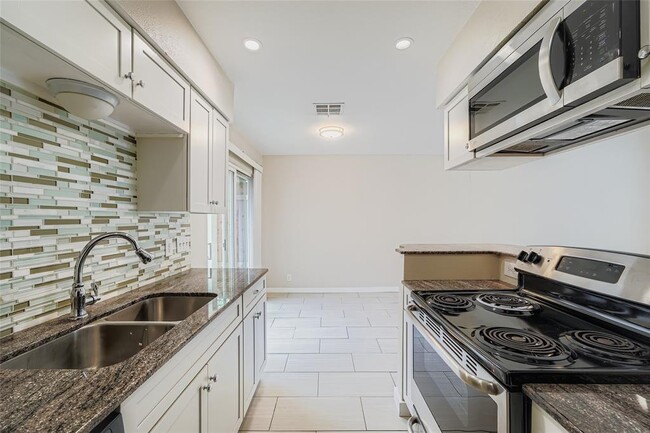 Building Photo - 5604 Woodrow Ave