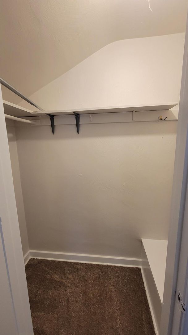 Building Photo - Spacious Three Bedroom Home