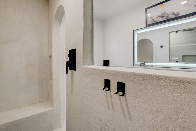 Building Photo - 412 Saddle Ct